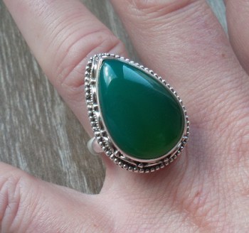 Zilveren ring gezet met druppelvorm groene Onyx maat 17.3 mm